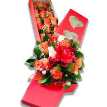 Cargar imagen en el visor de la galería, Caja de rosas con tapa decorada
