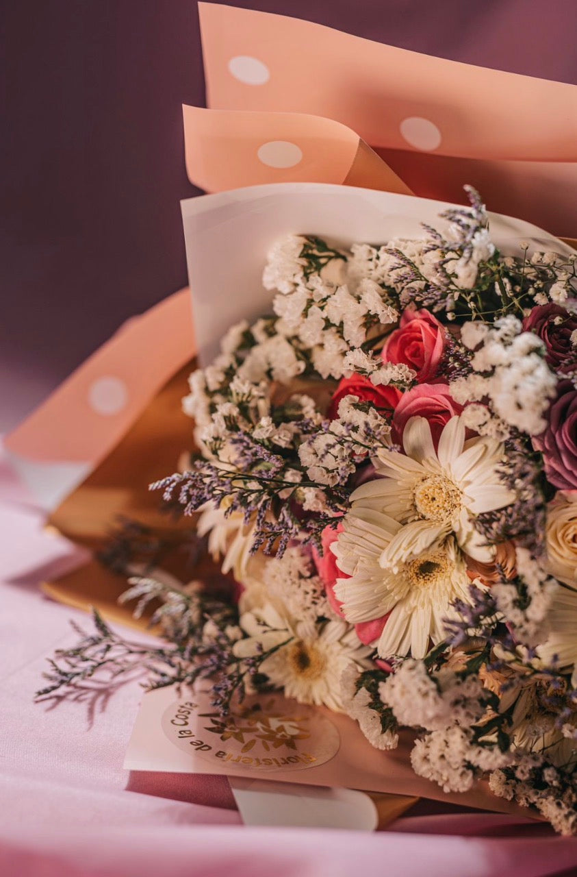 Bouquet con flores de temporada