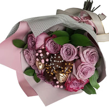 Cargar imagen en el visor de la galería, Bouquet de Rosas y fresas
